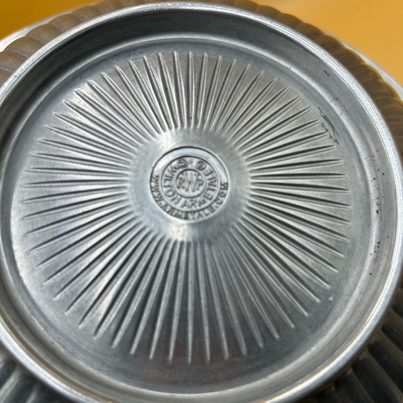 Wilton Armetale flutes and pearls serving bowl, Christmas, Easter, thanksgiving - Picture 5 of 5